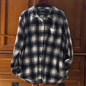 EUC Eddie Bauer Plaid Women's Button Down Shirt Fleece Shacket Jacket w/ pockets